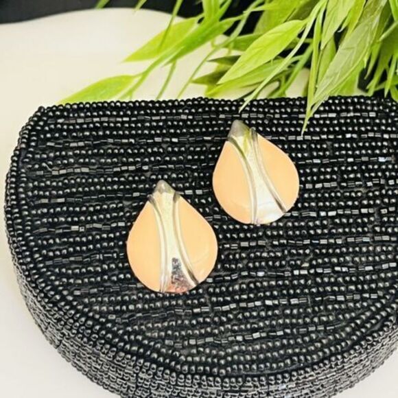 Vintage Enamel Apricot Silver Tone Pierced Lady Bug Shape Earrings 4263 - Picture 2 of 6